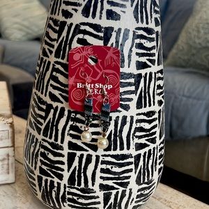 Handmade  Peruvian earrings with pearls multicolor.